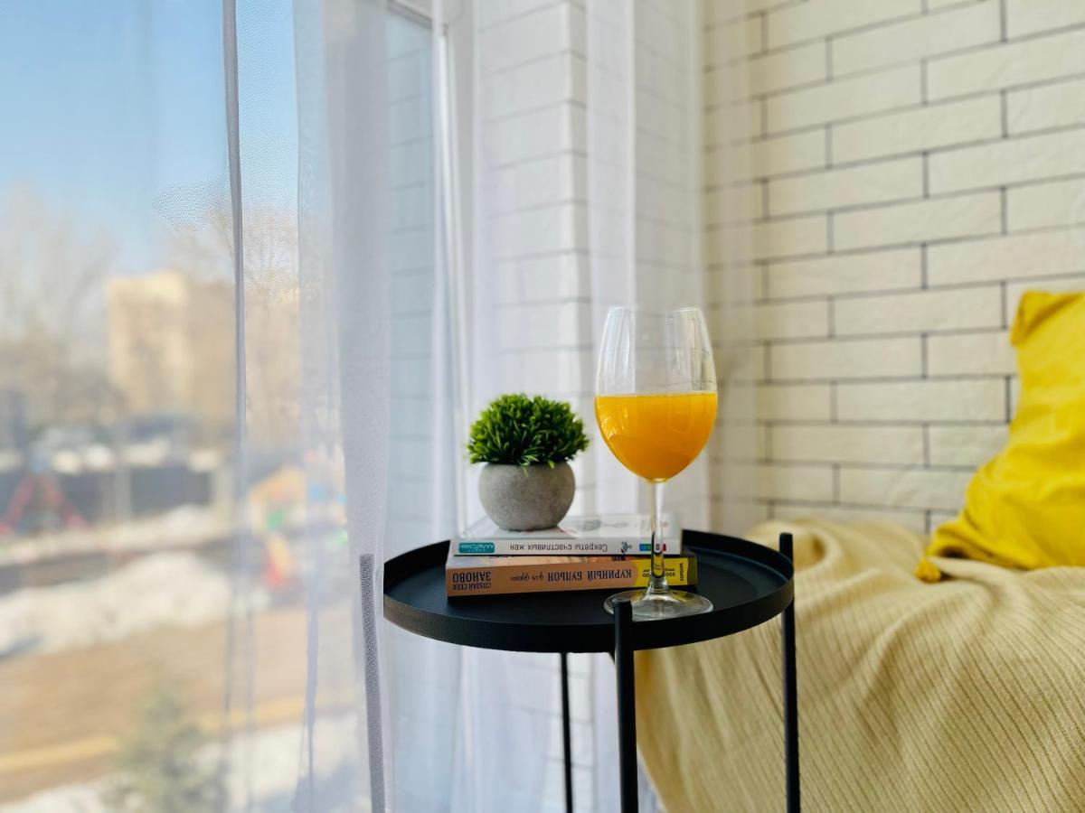 Уютная Стильная Квартира Возле Центрального Парка Горького! Apartamento Almatý Exterior foto